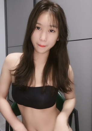 《百度盘上的宅男女神:来自中国的小美女哎吆》