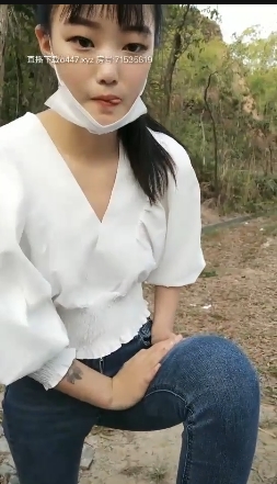 素人私拍一部_小妖精主播妹子在户外
