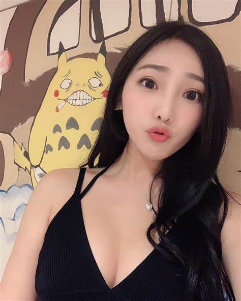 最新美女主播《啵啵奶茶》资源