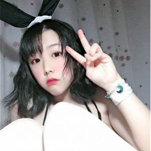 最新高颜值美女网红（奶酪陷阱 ）作品两套