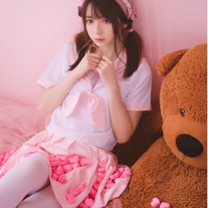 最新虎牙美女《胖次猫大白兔》作品