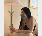 最新超级丝袜控180大长腿萌妹-苹果高跟黑丝吊带