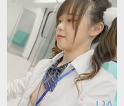 最新麻豆新人女星-尤莉+Yuri地铁上打粑粑