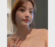 最新反差婊《24》打粑粑私拍流出17位反差婊