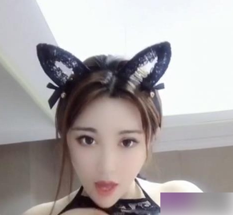 网红模特《软软roro》众筹视频