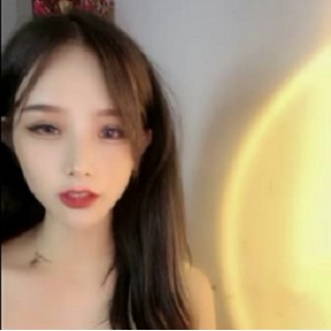 震惊-艺校学生妹互动有尺度自玩