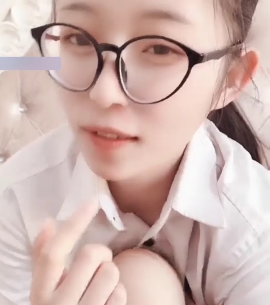 斗鱼网红<司语>练习足技道具自玩