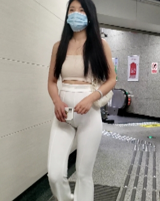 白色紧身裤长腿美女定制视频