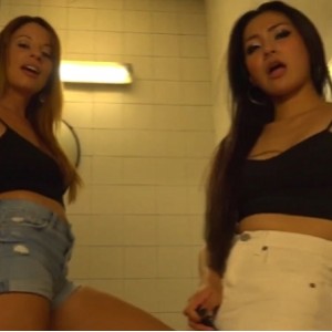 华裔《RaeLilBlack》巨兔女神