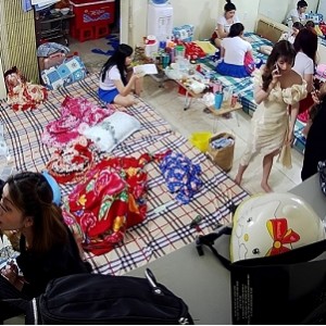 高端会所女生宿舍大罩杯大长腿各种私密作息