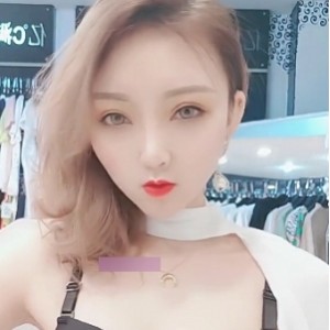 素人资源服装店老板换装自我安慰流出