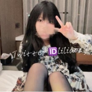 莉莉嗷推特妹子装3G打粑粑作品，身材嫩滑欣赏