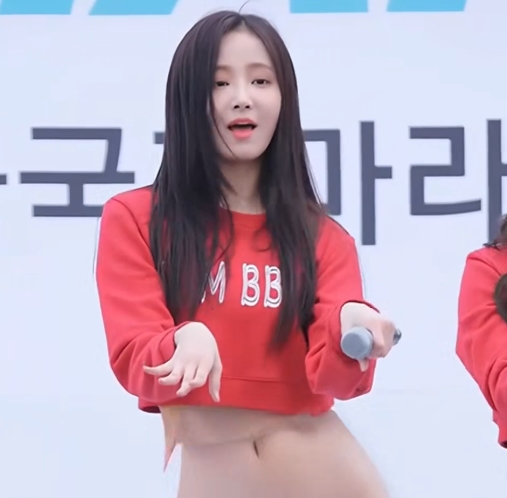 [自行打包]+AI脱衣舞++高能之女团饭拍现场去衣热舞+[1v+2.2G][百度盘]