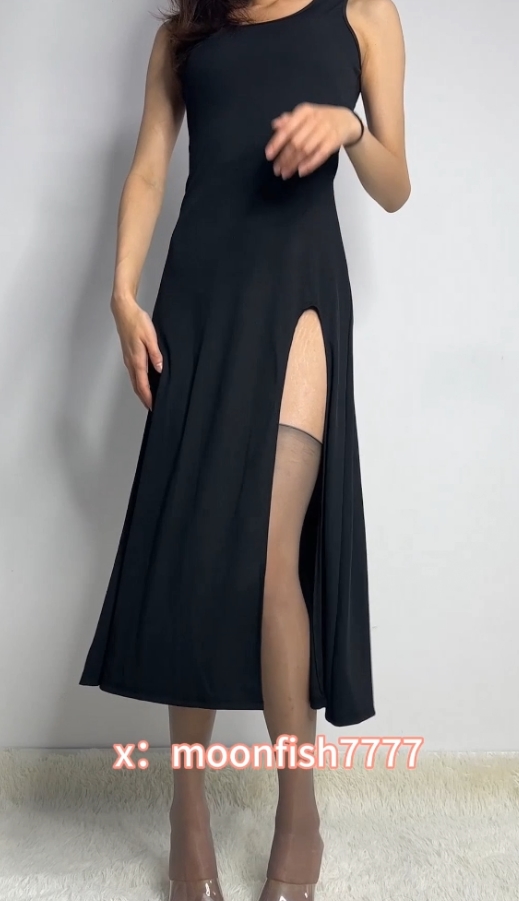 橙子美腿户外展示：77.1g视频合集，百度ED2K搜索moonfish7777，收藏量高达1597