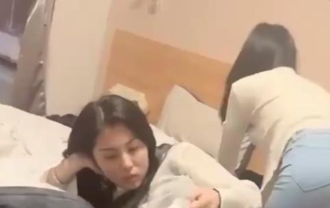 双F高颜闺蜜最新合集1V918M,自拍精彩,颜值身材俱佳,建议快进观看!