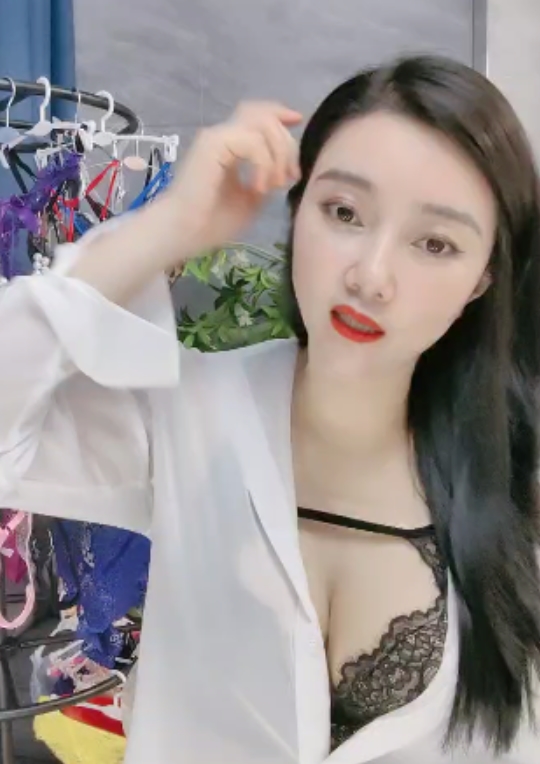 风韵少妇热裤原味视频合集,98部精彩诱惑尽在百度ED2K收藏