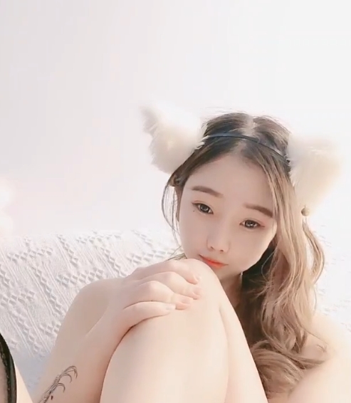 小耳朵美女视频合集：14V高清画质，16.7G精彩内容，值得收藏！