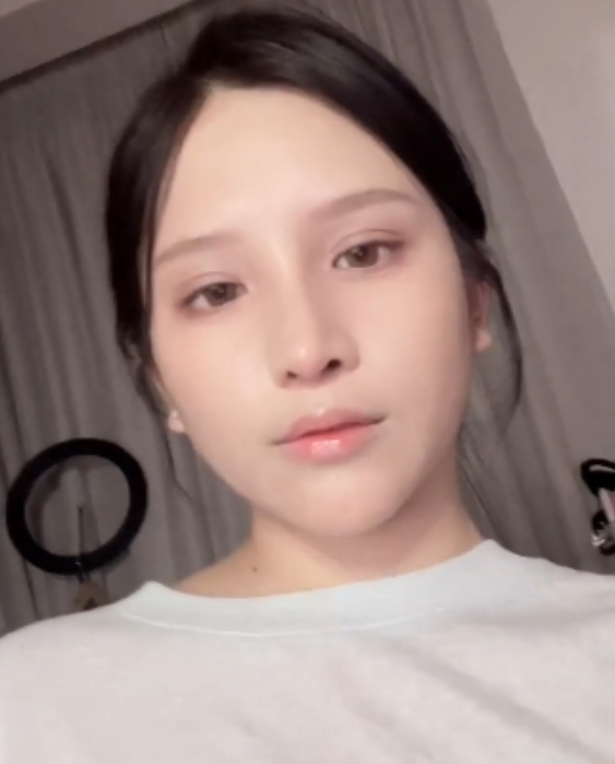 台湾妹子Ashisyourlove艾希最新合集53V37.1G，学姐上门收藏