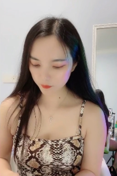 花椒蜜桃大美美最新合集15V2.3G，精彩收藏