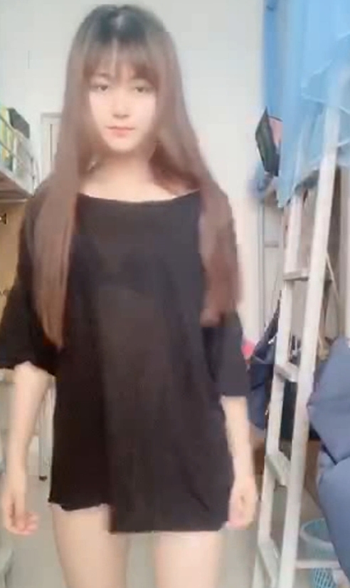 校园快手甜美大四妹子最新合集12V4.16G，宿舍自拍