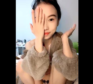 推特清纯女神生椰拿铁最新合集5V2.9G，无屏障委屈下水