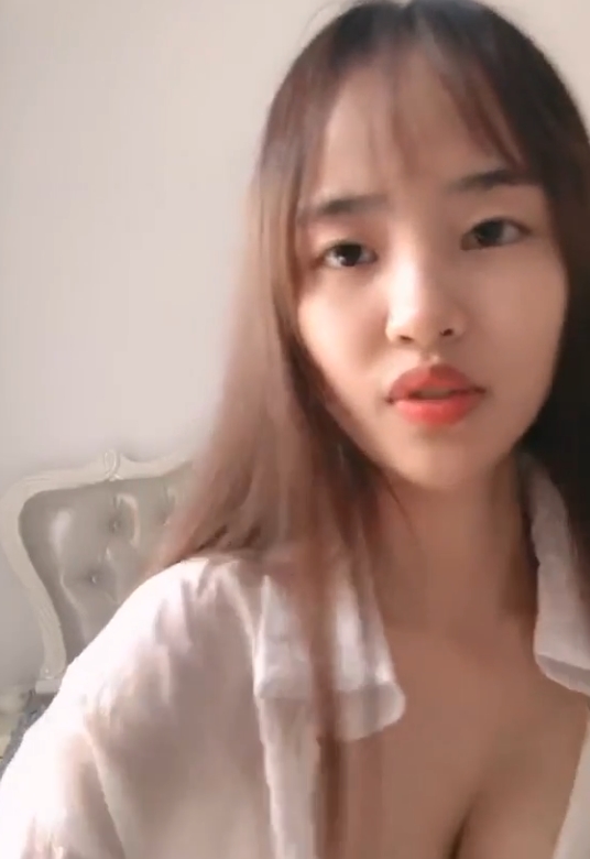 快手可爱学妹阿桃最新合集5V8.7G,按需下载无自玩环节