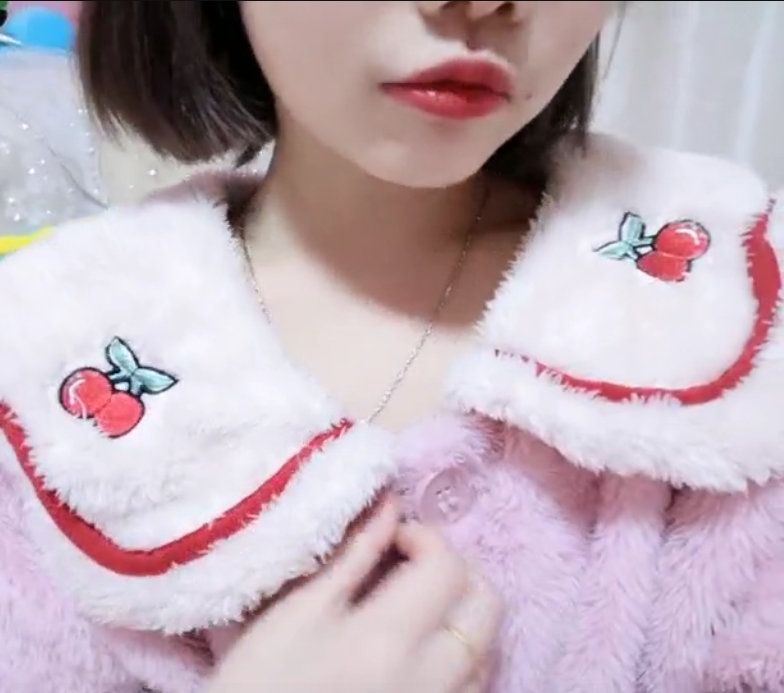 极致反差自拍合集02年小妹子闹闹9V+三人游详细含微信号身份证截图,洗澡放飞自我热舞内容。