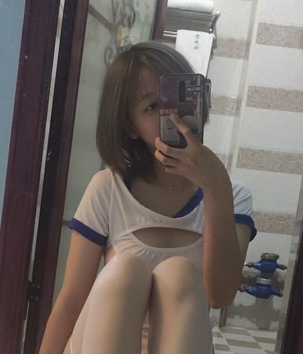 台湾情侣泄密完整版108P694M，闺蜜曝光大一美女私密生活，视频解压展示