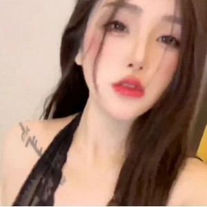 神颜主播心甜最新露脸1对1定制合集1V1G，专属互动体验