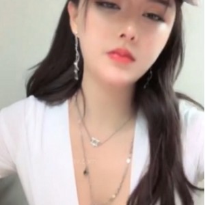 美臀女神唐泽雪最新合集22V22G，魅惑身姿