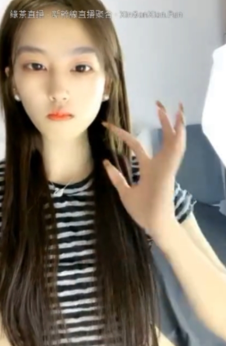 腿模女神合集+平台+优雅迷人+腿模露露+视频数量16部+大小未提供,展现完美腿型