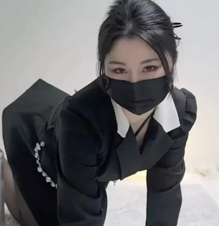 转载百度盘娜娜nana最新合集NVNP317G，已补失效