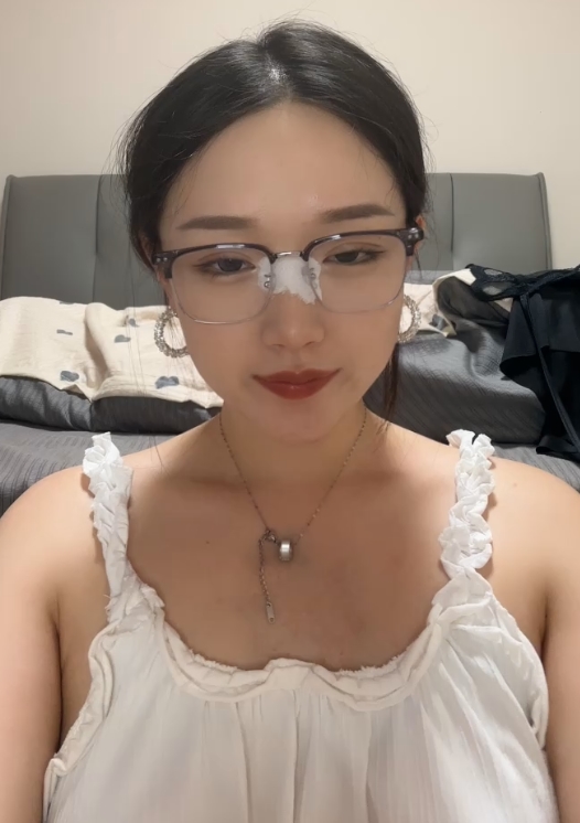 眼镜御姐妹子叭嗦最新合集57V48.6G,精彩内容尽在百度ED2K