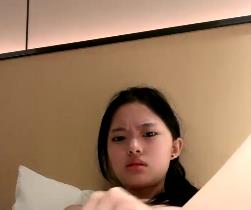 高冷妹子绵绵道具狂C最新合集6V1.4G，流不明液体自拍，包含妹妹互动，时长近5小时。