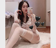 推特社保姬快点亲亲我呀最新合集29V9G，御姐风范，天然木耳