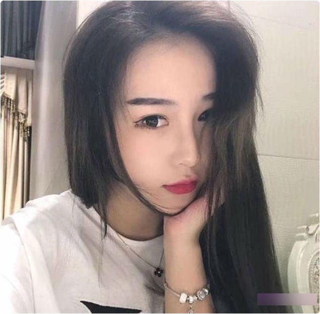 抖音人气主播杜雨含美足合集7.55G，青春甜美长腿诱惑