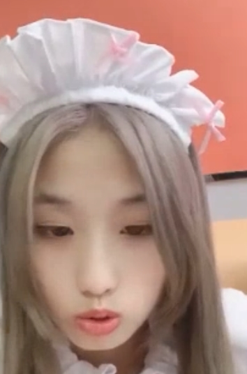 抖音大一学妹直播自娱自乐合集67部22G