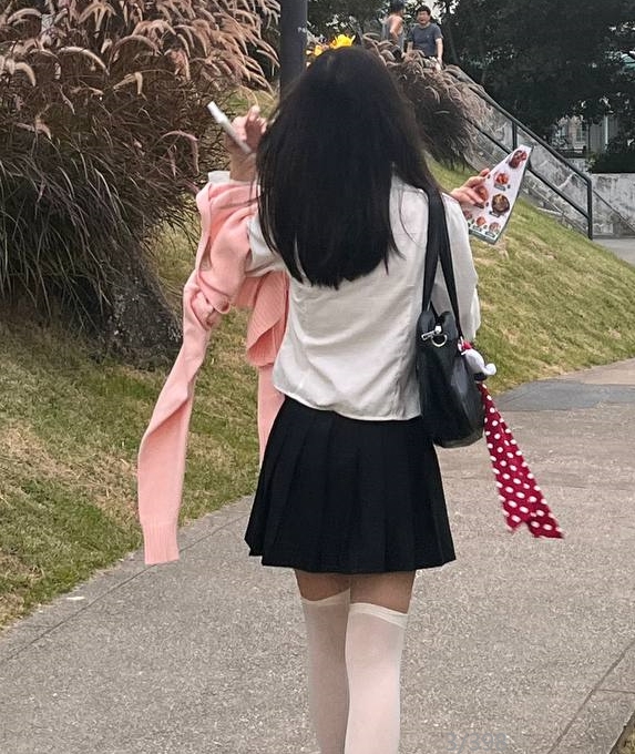 推特采花小盗劲爆合集6G99部视频太诱人