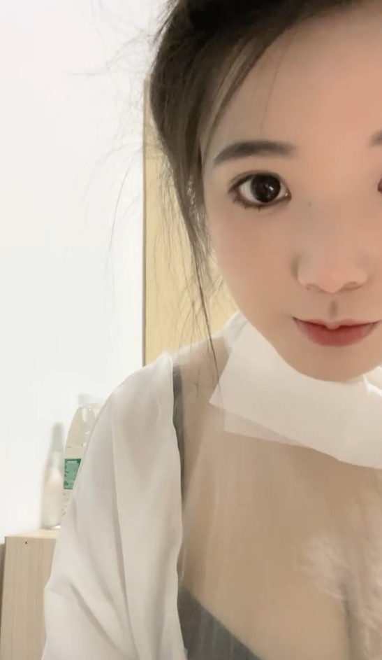 西瓜视频大二妹宿舍直播30V50G小蛮腰