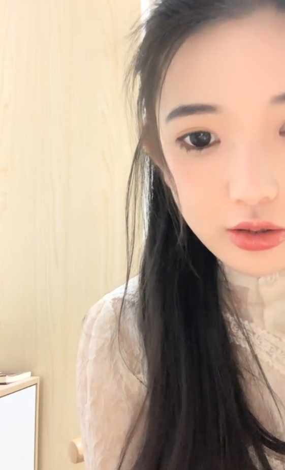 西瓜视频大二妹宿舍直播30V50G小蛮腰