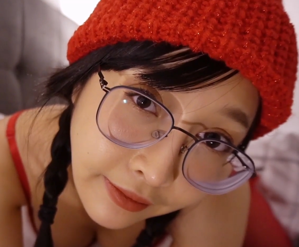 推特眼镜妹deerlong福利视频219v52.7g珍藏版