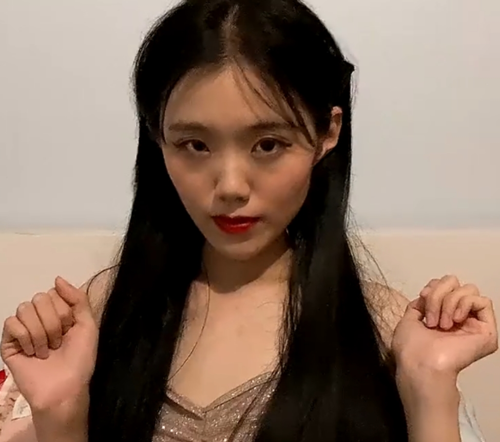 ED2K百度Luka私拍福利视频合集37部5.5G，蕾丝深V脚下湿痕诱惑