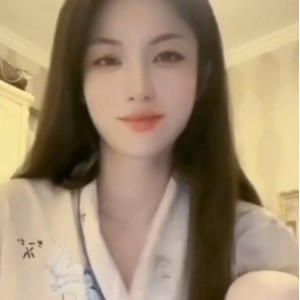 抖音史迪西土豪定制视频8V800M，咬唇喘气+撞臀声*注：按照1GB=1000MB换算取整，保留“咬唇”“撞臀声”核心细节特征