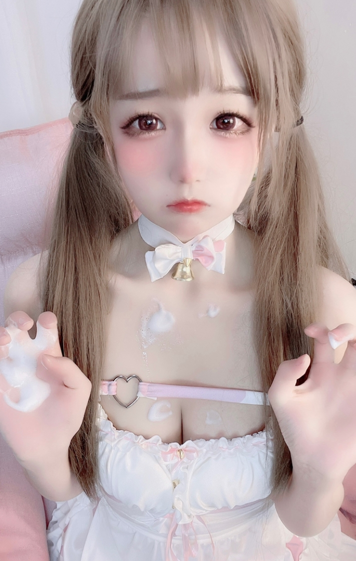 B站奶兮酱超私密视频32V合集18.4G含喘息短裙上滑10分钟漏麦片段见大腿根收藏107次