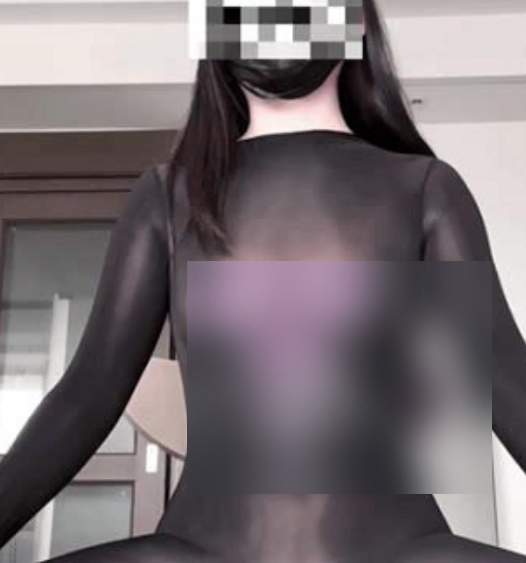 眼镜姐黑丝自嗨作品1080P御姐范1.22GB超润