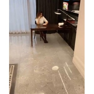 尽情欣赏这位电竞女神主持人GatitaYan的精彩表现，感受她的游戏技巧和迷人外貌！赶快收藏这个亚洲与西方风格融合的作品合集，一次满足你的视听享受！