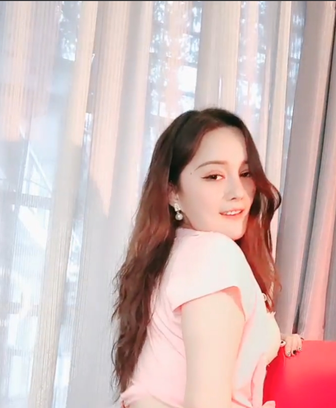 微博笑笑优质身材合集34部25G这曲线绝了