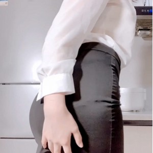 月月酱皮质绑带COS合集50G百度云御姐新资源