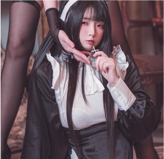 OnlyFans落落Raku私密合集38部26G优质腰臀比