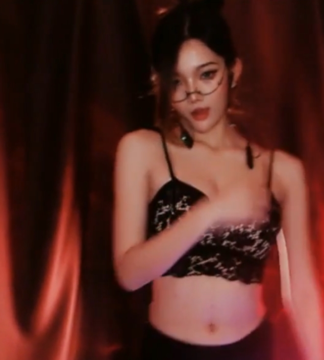 蓝云小园可可露丽虎牙定制热舞32部8G绝对领域